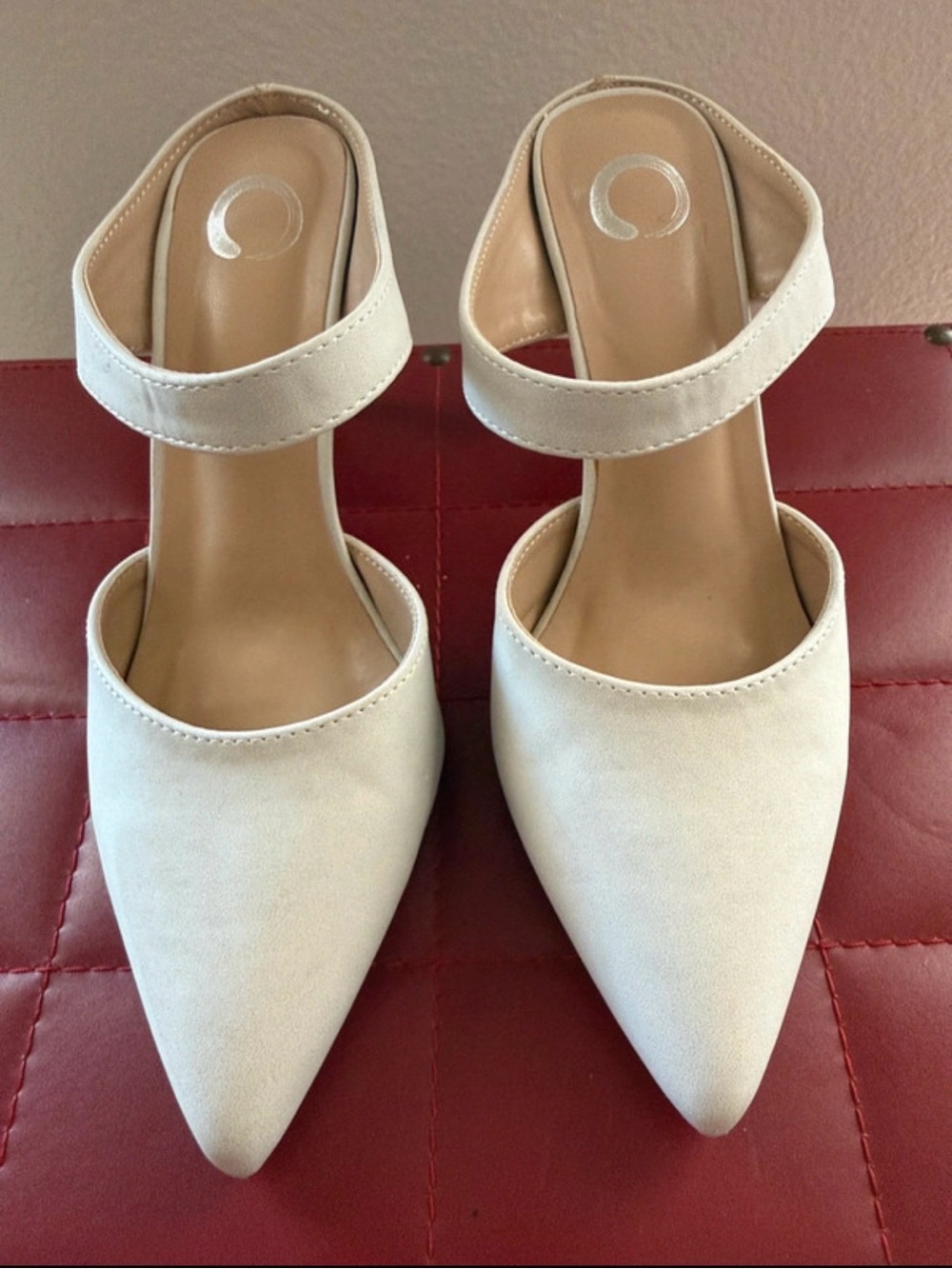 Women's Pointed Toe Ankle Strap Mules in Off white